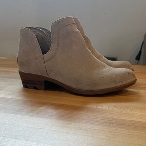 Sorel Light Tan Suede Ankle Boots